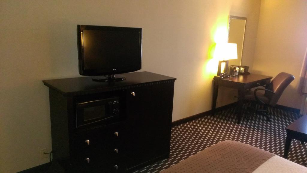 Hartford Hotel & Conference Center East Hartford Room photo